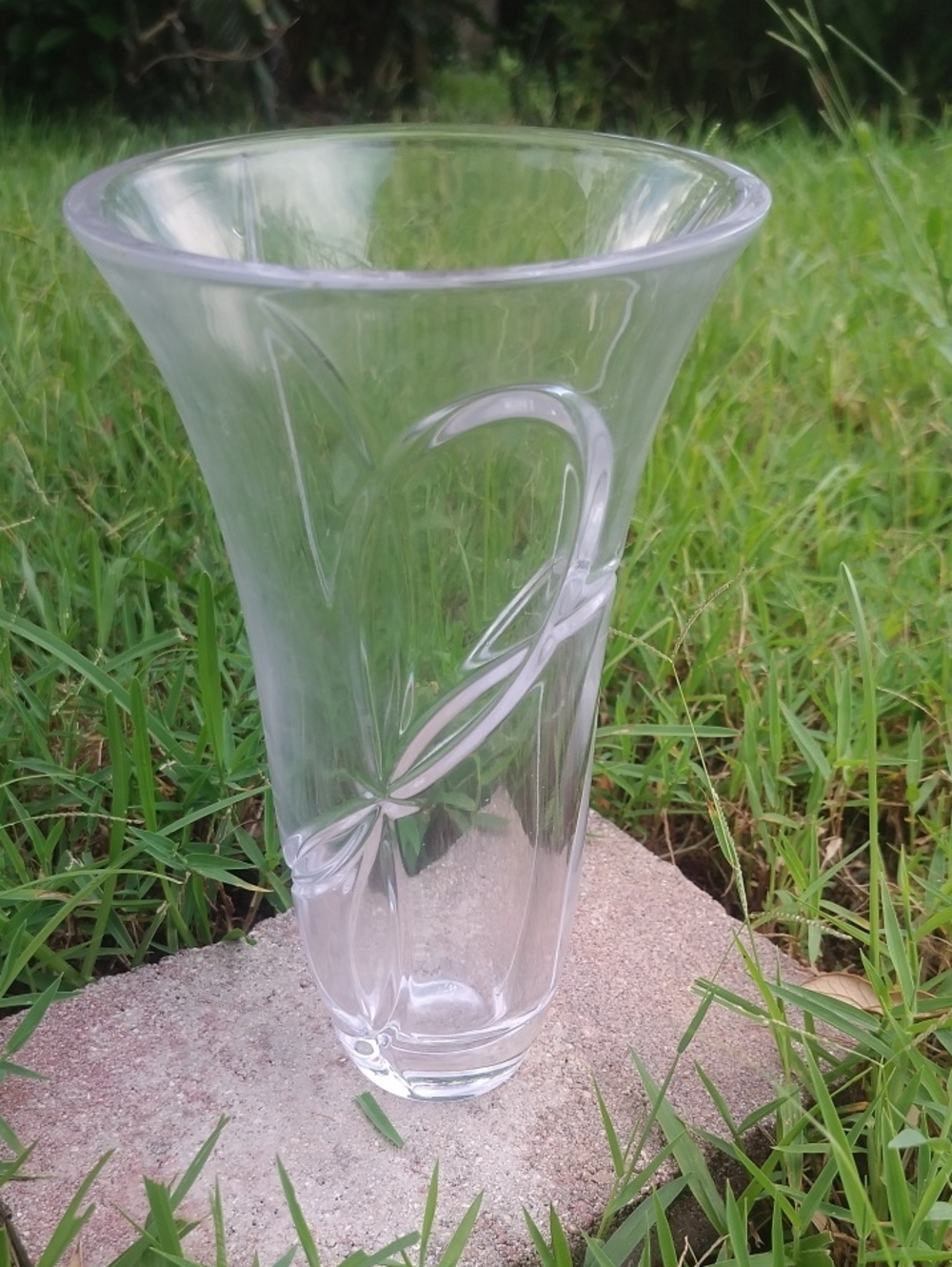 Gorgeous Vintage Crystal Clear Glass Floral Accent Vase - Transparent